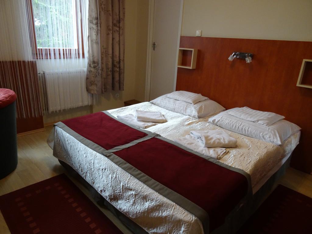 Fortuna Hotel Miskolc Habitación foto